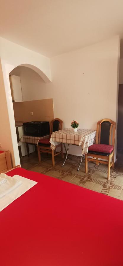 Sobe I Apartmani Marovic Petrovac Bagian luar foto